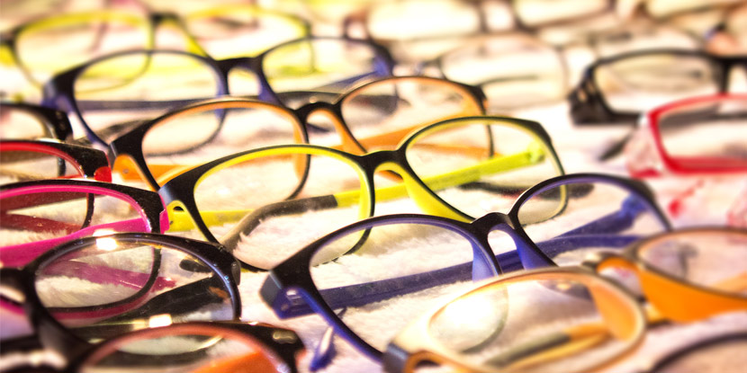 Many-pairs-of-glasses-on-a-table-new-spotlight-size